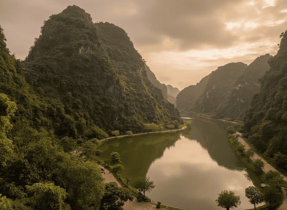 Whether you're a photographer, nature lover, or spiritual seeker, Tuyet Tinh Coc offers a rare escape into peace and pristine beauty